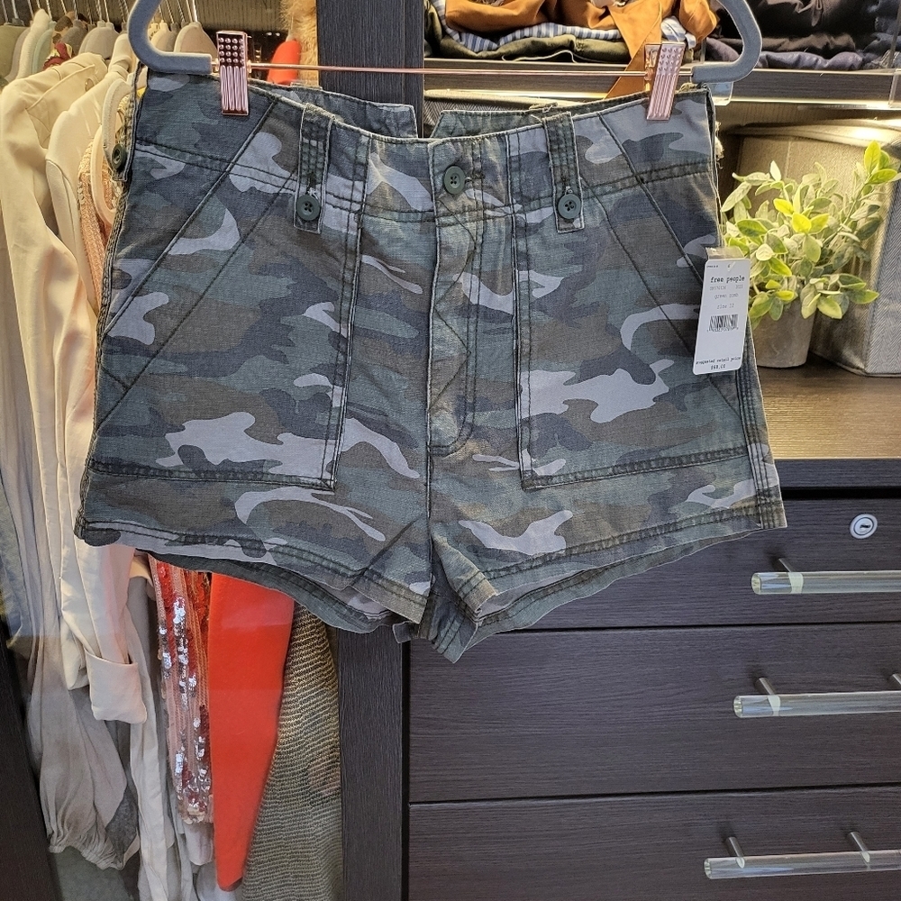Free People Camo shorts NWT